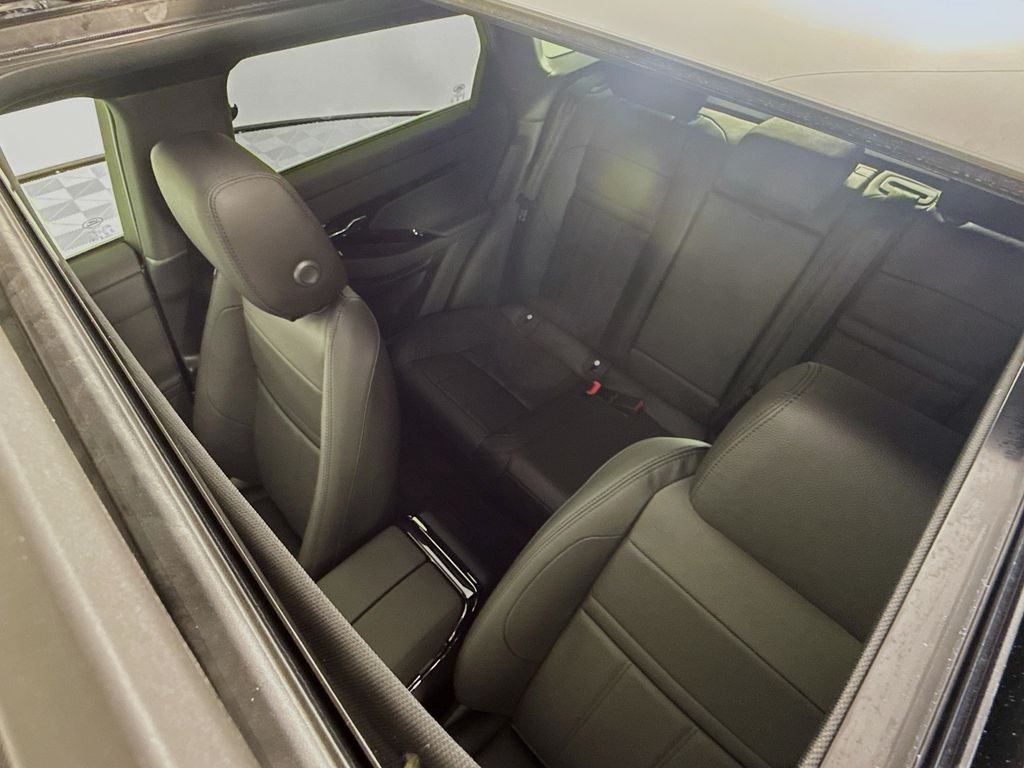 Used 2025 White Land Rover Dynamic image 22