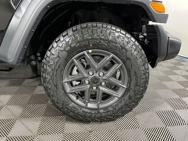 New 2026 Black Clear-Coat Exterior Paint Jeep Sport S image 5