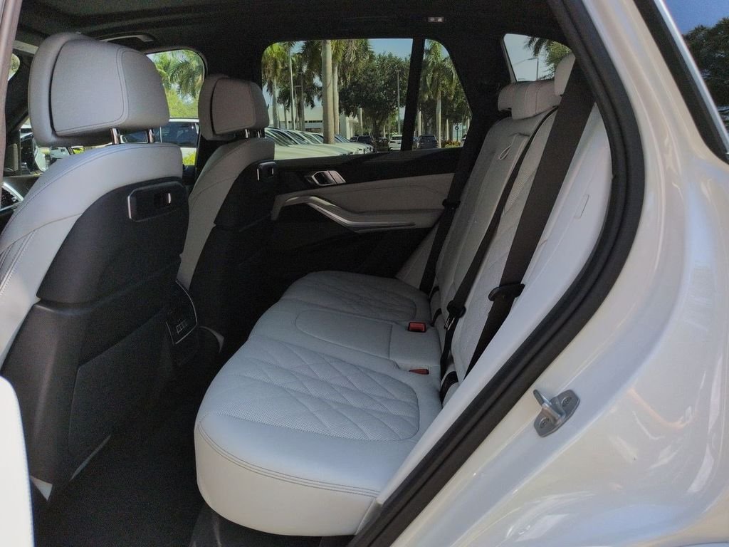 New 2026 Mineral White Metallic BMW xDrive40i image 14