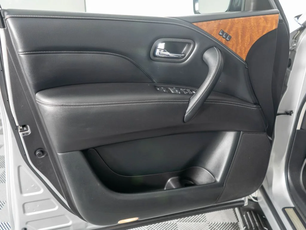 Used 2019 Silver INFINITI LUXE image 24