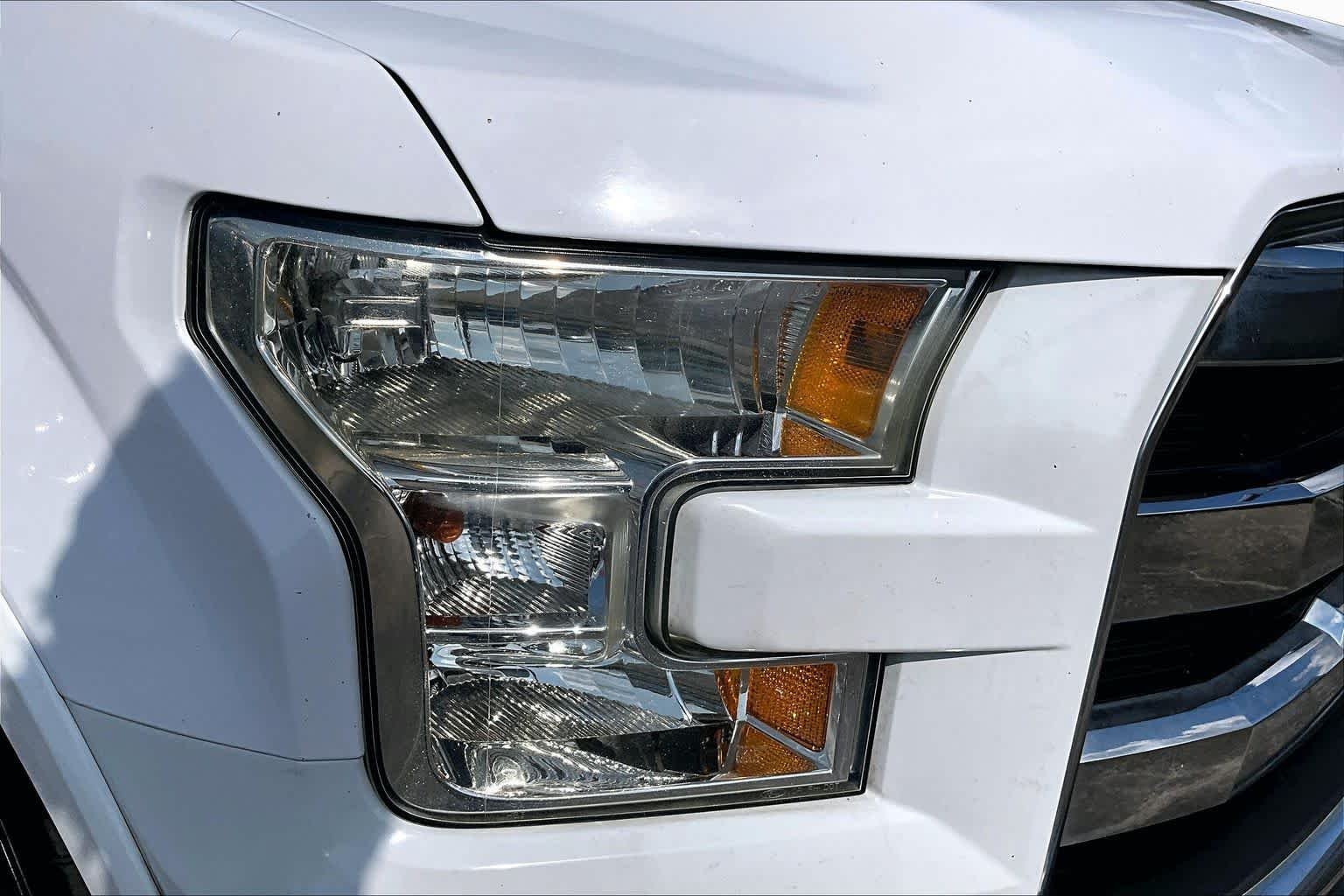 Used 2015 Oxford White Ford Lariat image 27