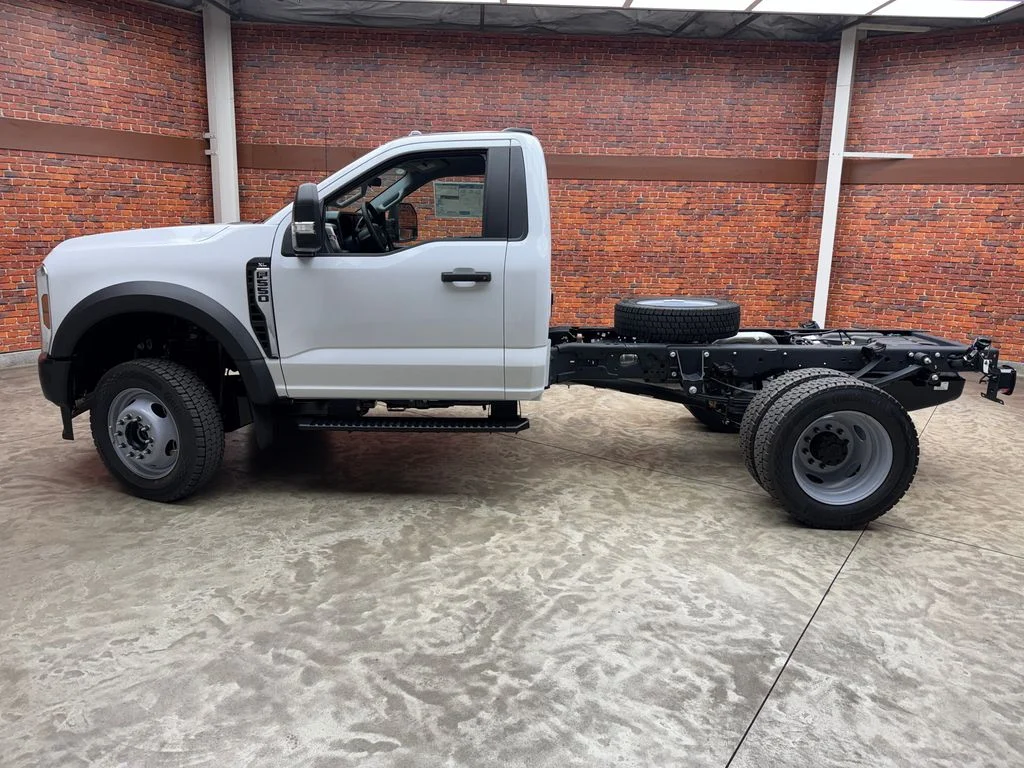 New 2026 Oxford White Ford F-550® XL image 2