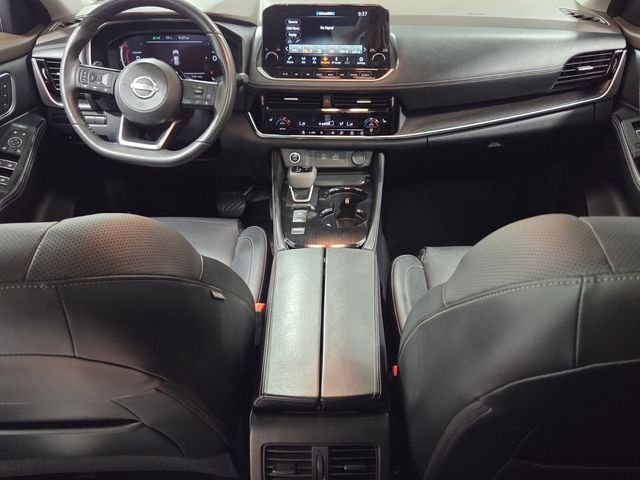 Used 2023 Gray Nissan Platinum image 8