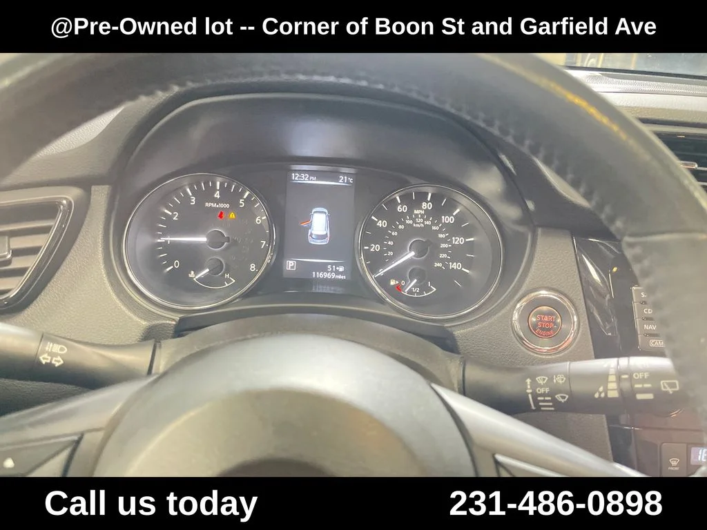 Used 2017  Nissan SL image 20