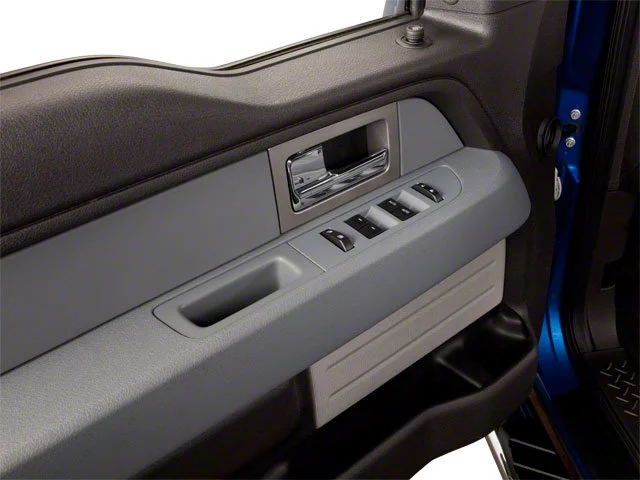 Used 2010  Ford XL image 9