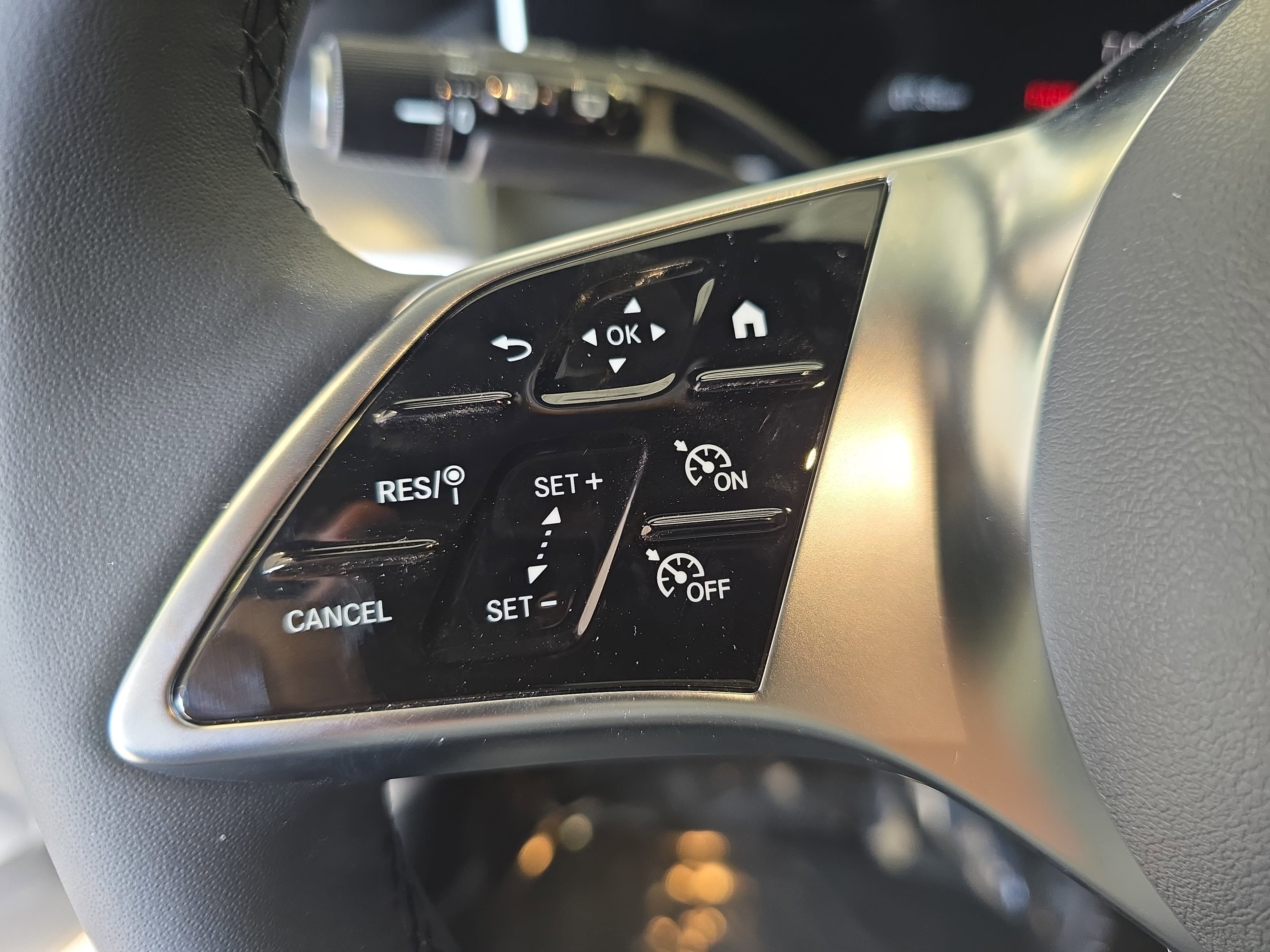 New 2026 Graphite Grey Metallic Mercedes-Benz GLC300 image 18