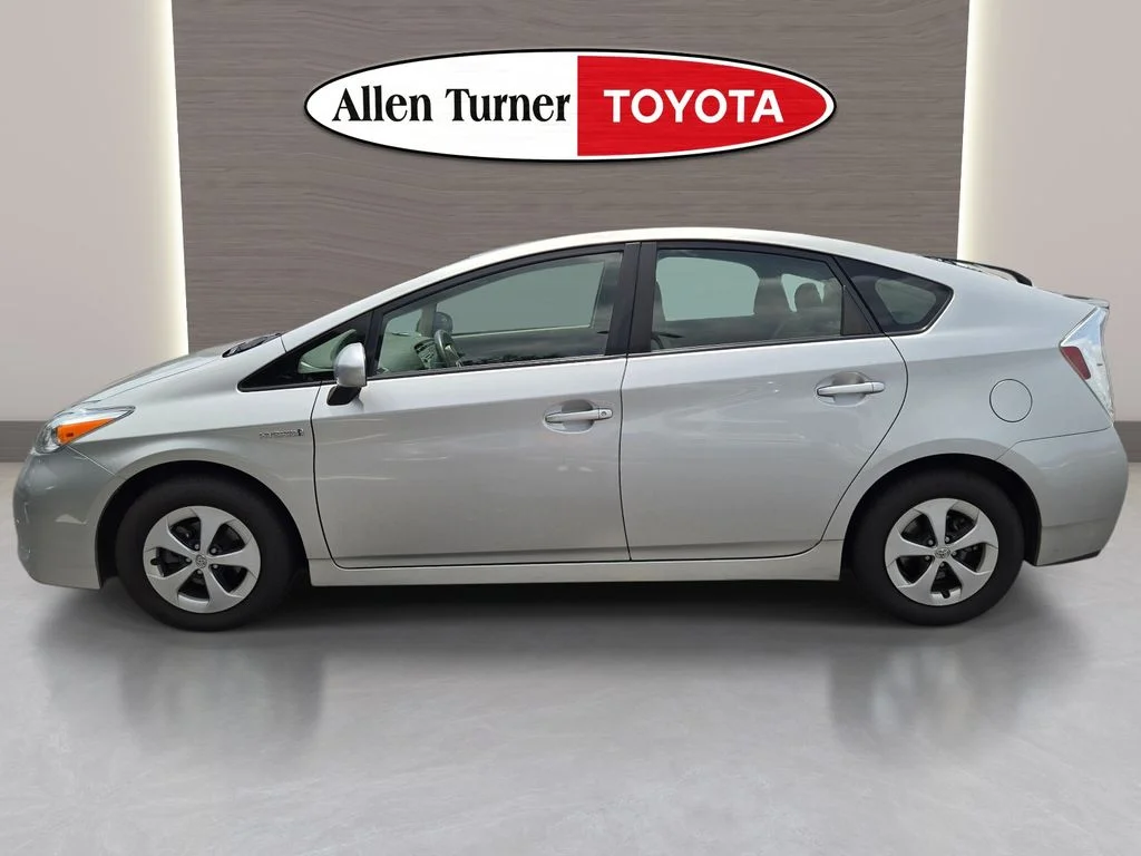 Used 2015 Silver Toyota Two image 10