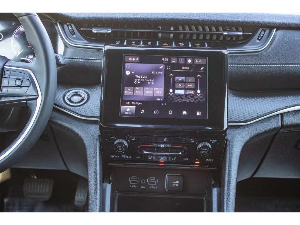 Used 2024 Baltic Gray Metallic Clearcoat Jeep Laredo X image 24