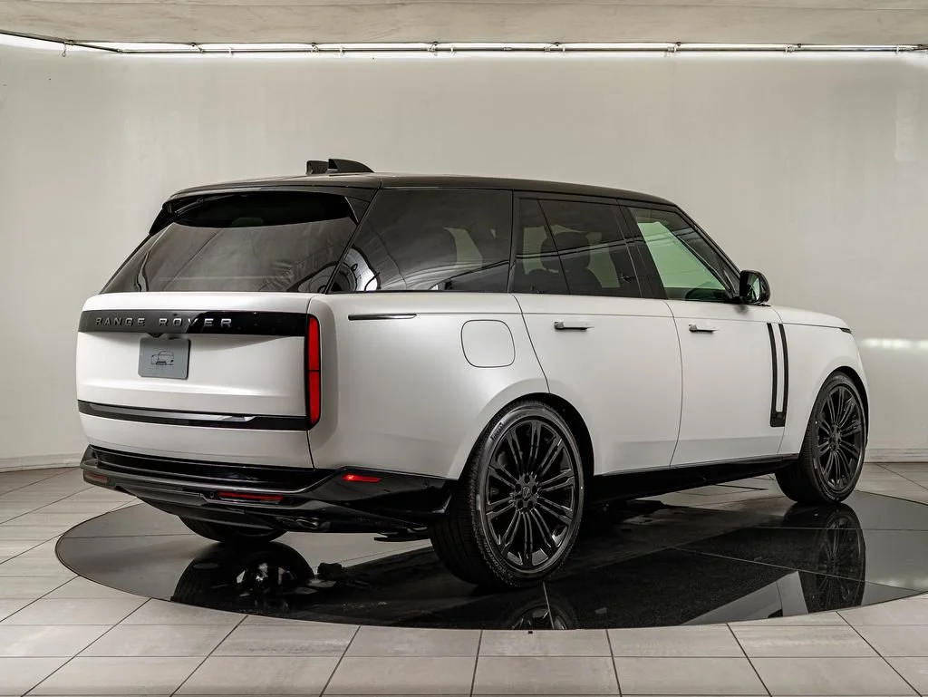 New 2026 Icy White Satin Land Rover SE image 5