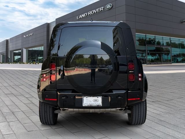 Certified Used 2025 Santorini Black Metallic Land Rover X-Dynamic SE image 4