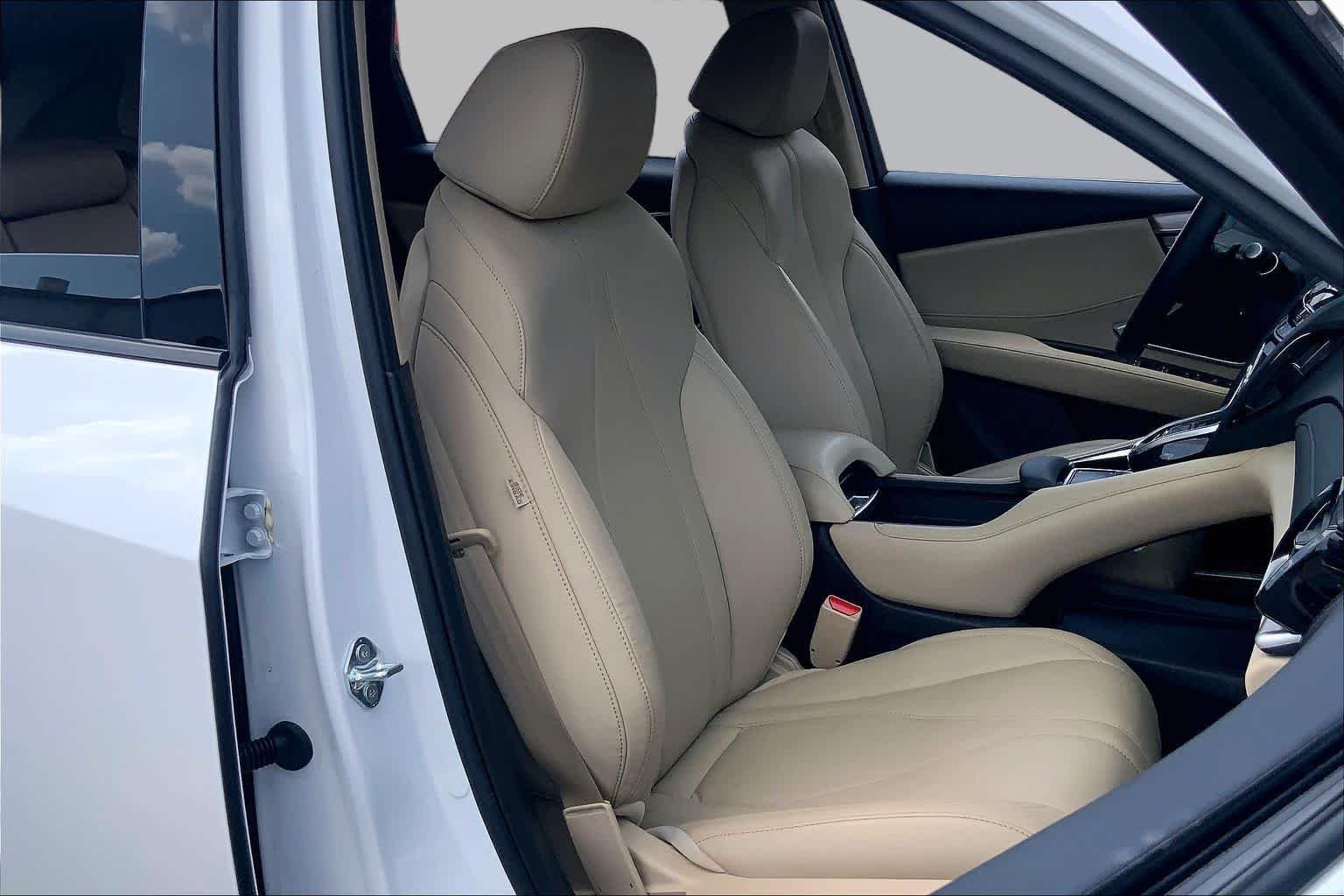 Used 2024 Platinum White Pearl Acura  image 9