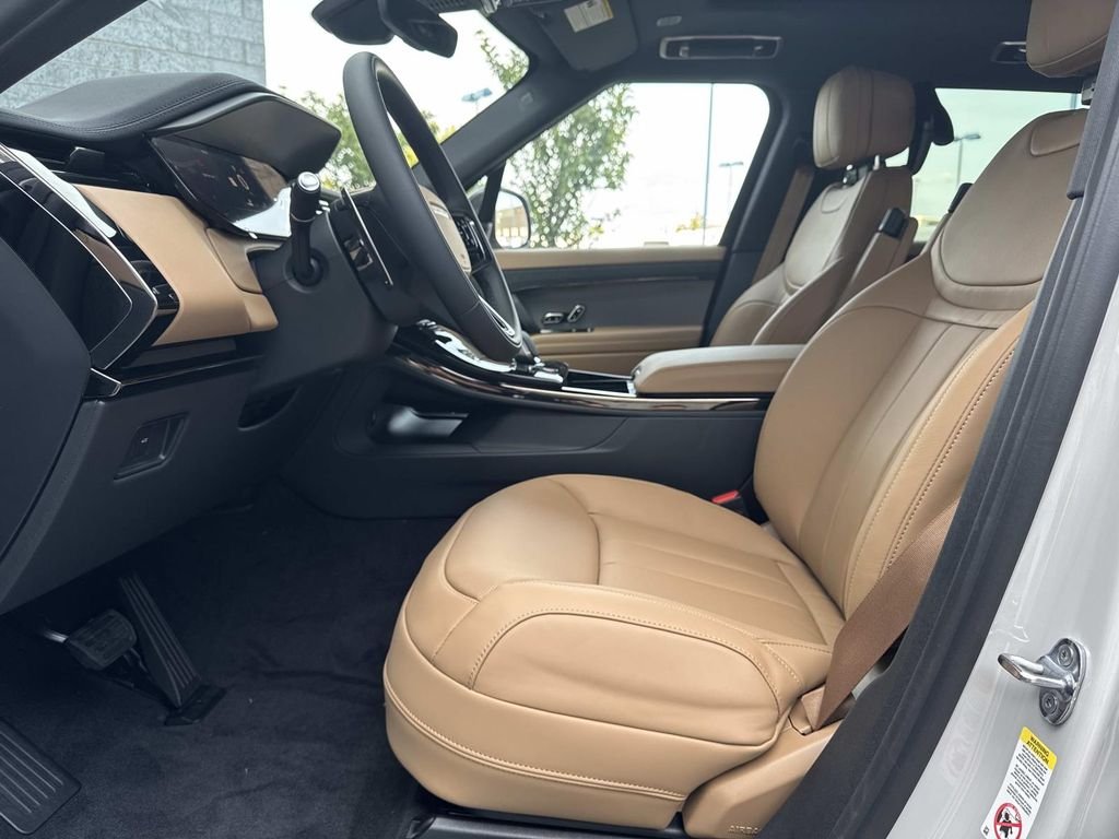 New 2026 Borasco Grey Land Rover SE image 21
