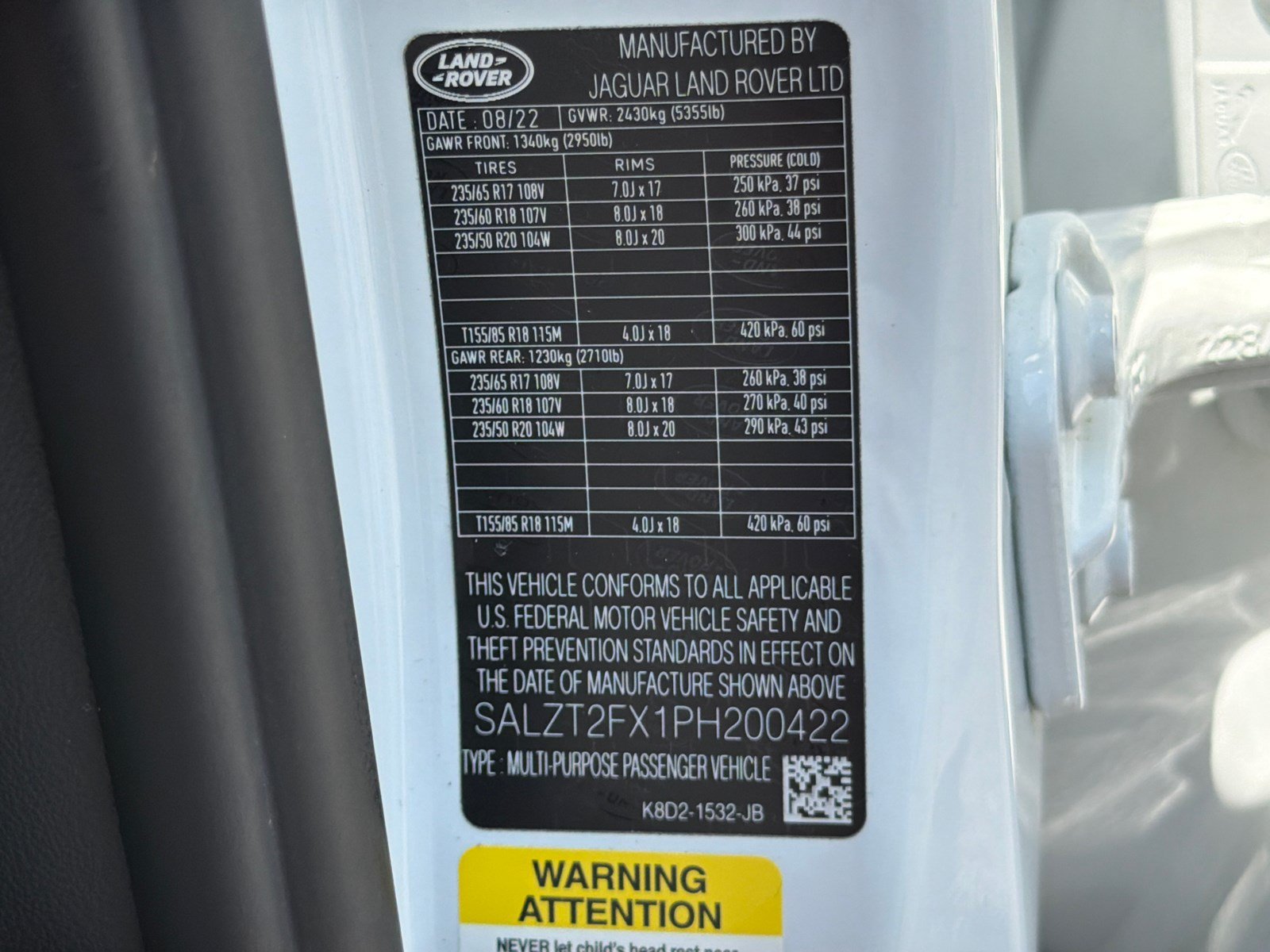 Used 2023 Fuji White Land Rover R-Dynamic S image 34