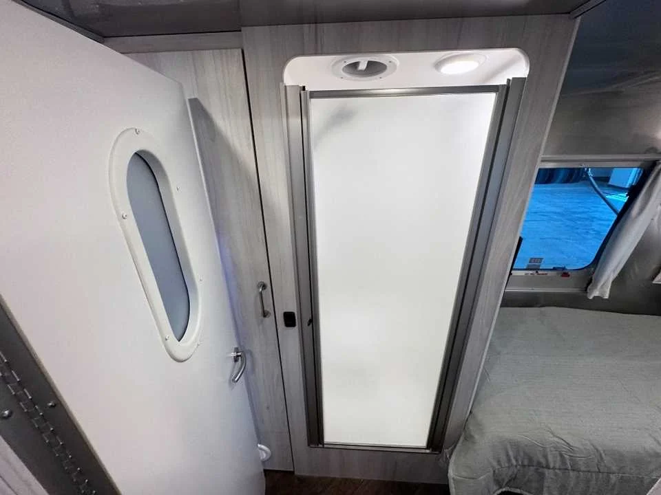 New 2027 SILVER AIRSTREAM  image 41