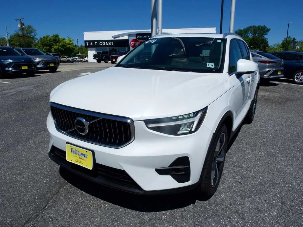2023 Volvo XC40 B5 Plus Bright AWD's photo