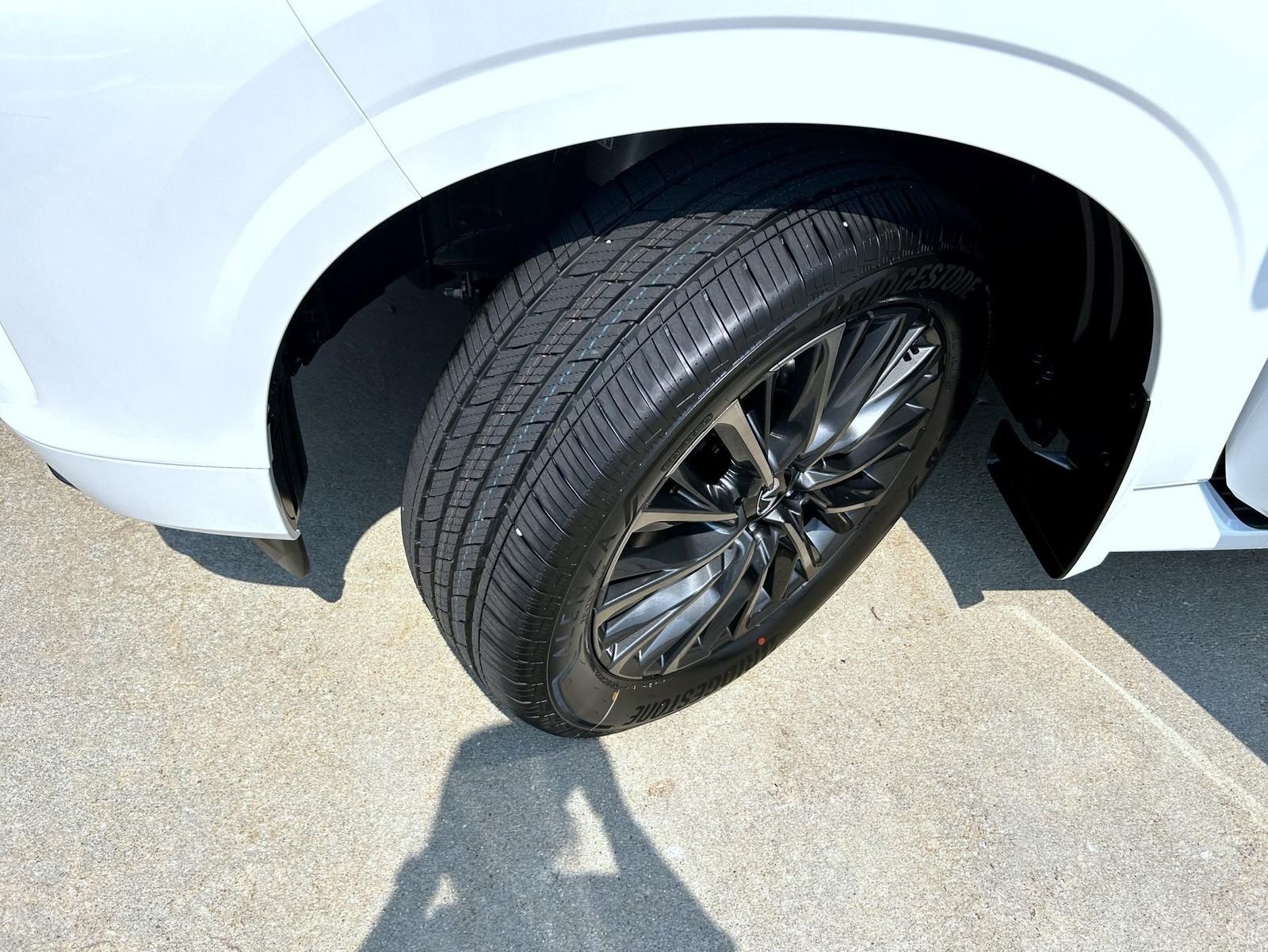 New 2027 RADIANT WHITE INFINITI Autograph 4WD image 25