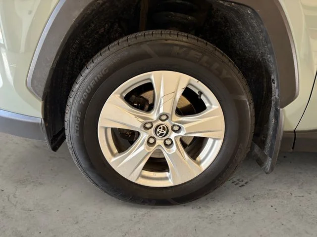 Used 2020  Toyota XLE image 15