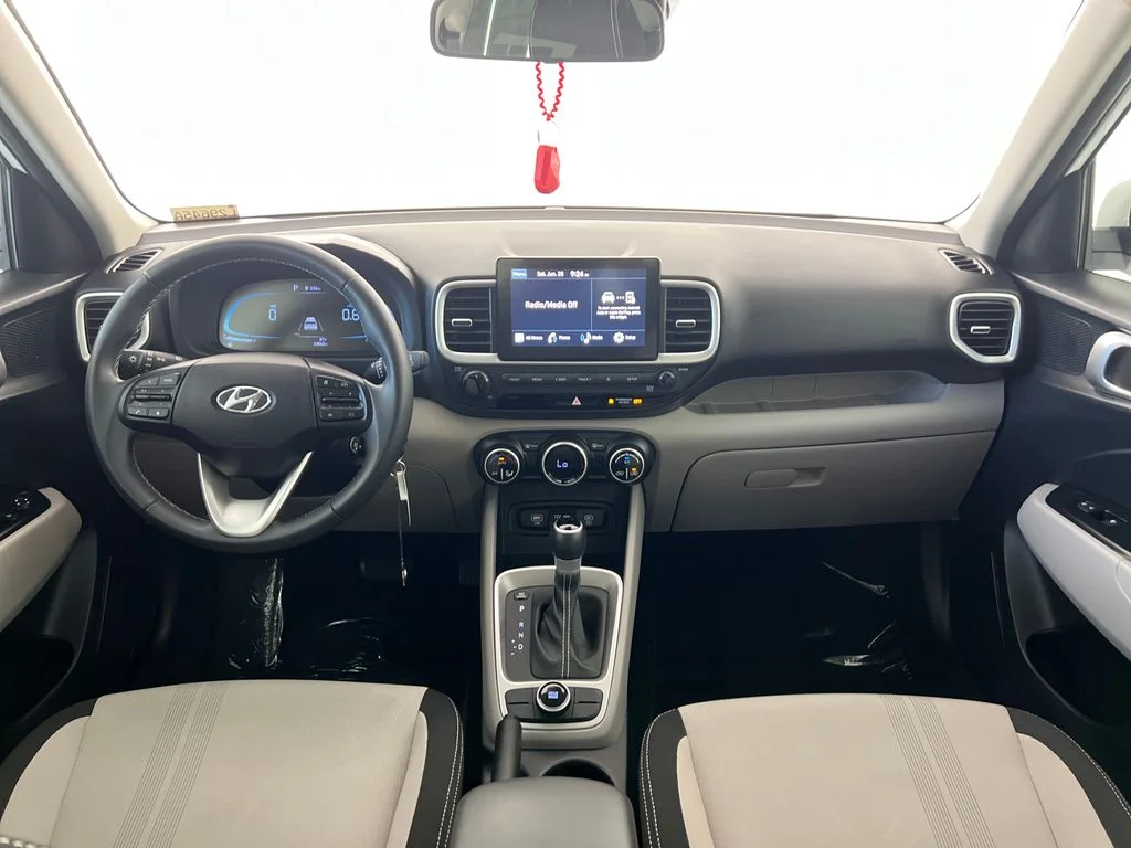 Used 2023 White Hyundai SEL image 14
