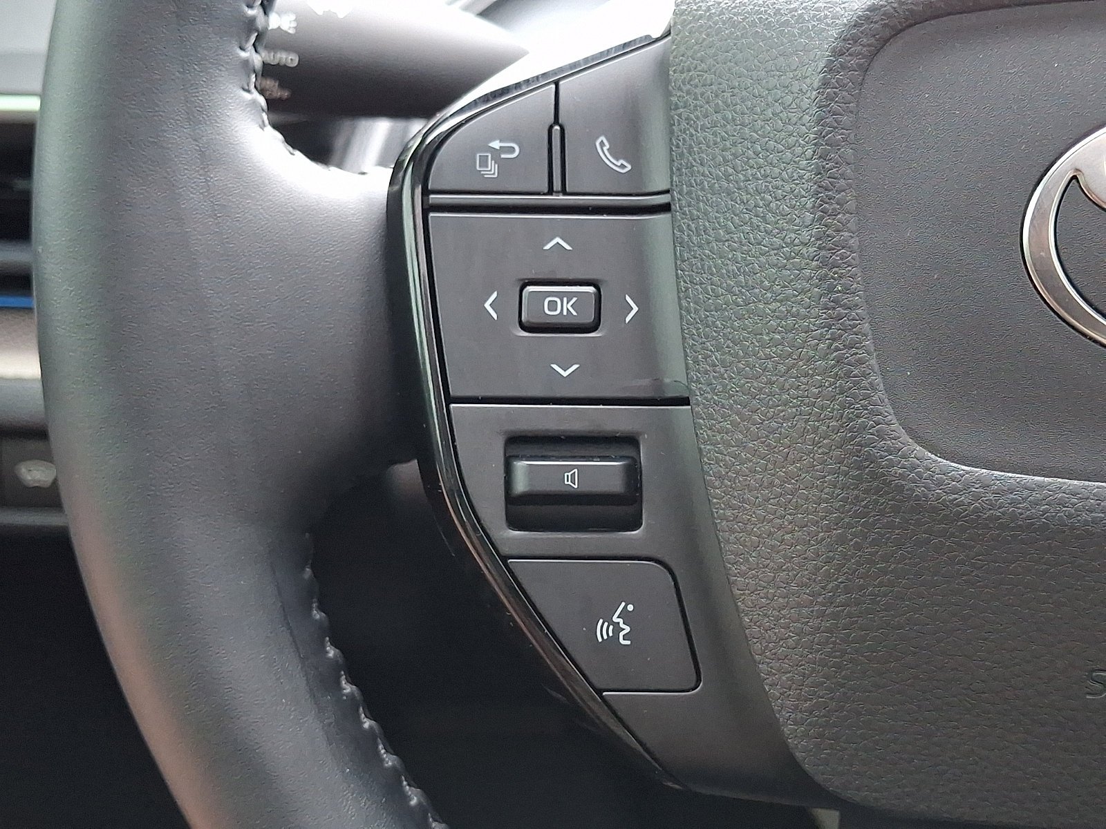 Certified Used 2025 CUTTING EDGE Toyota Limited image 23