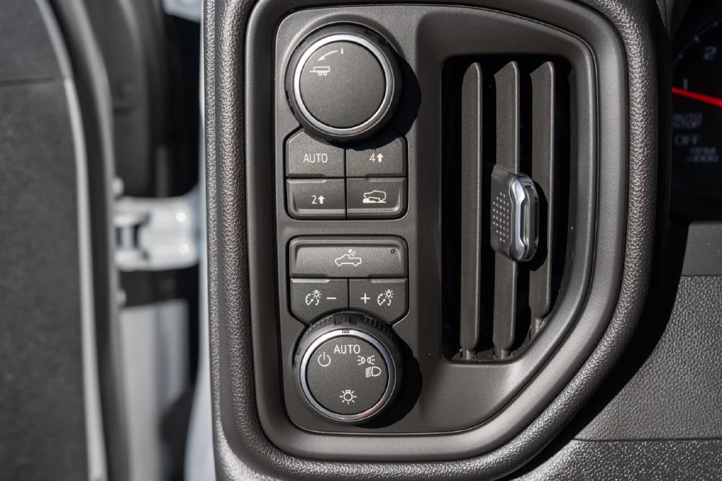 2026 Chevrolet Silverado 1500 Custom - Photo 17
