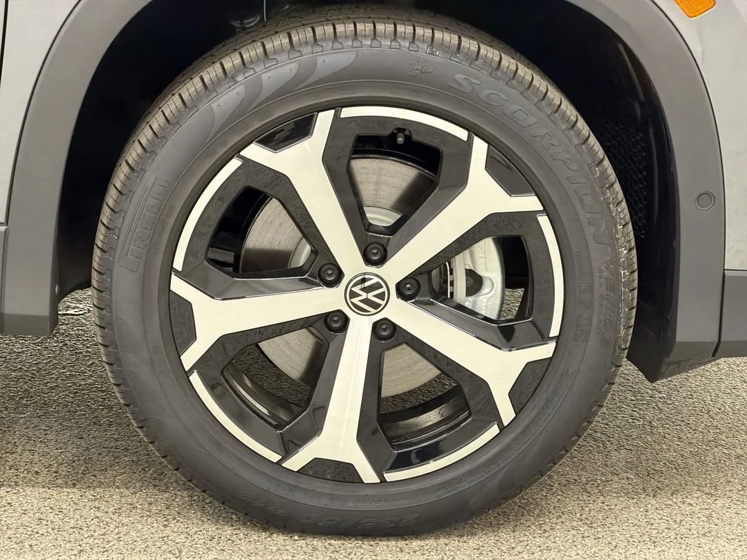 New 2026 Platinum Gray Metallic Volkswagen SE image 10