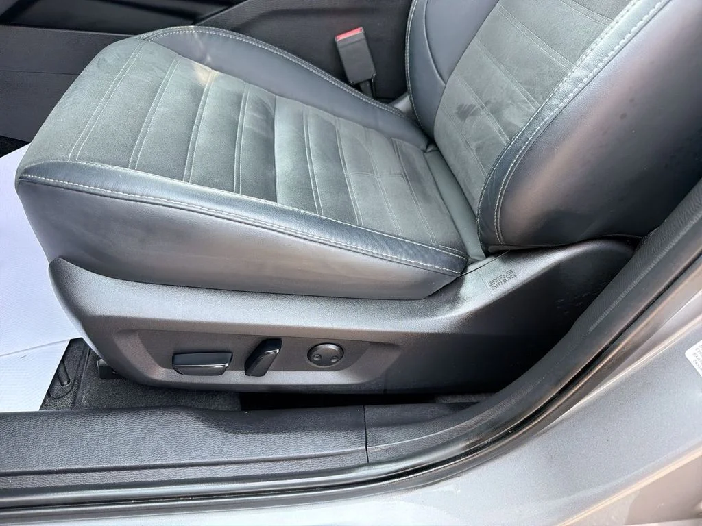 Used 2023  Mitsubishi SE Black Edition image 18