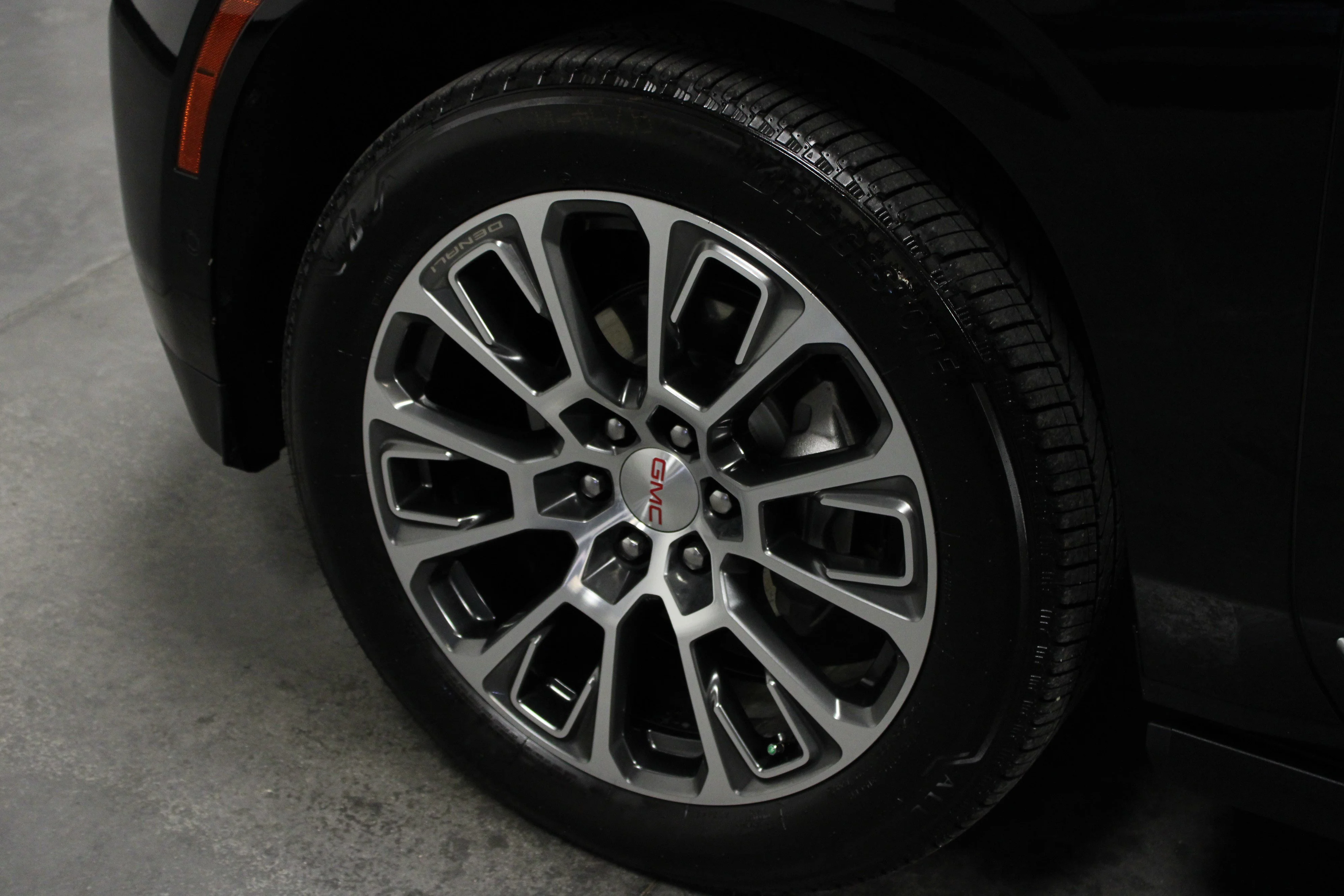 Used 2025 Onyx Black GMC Denali image 10