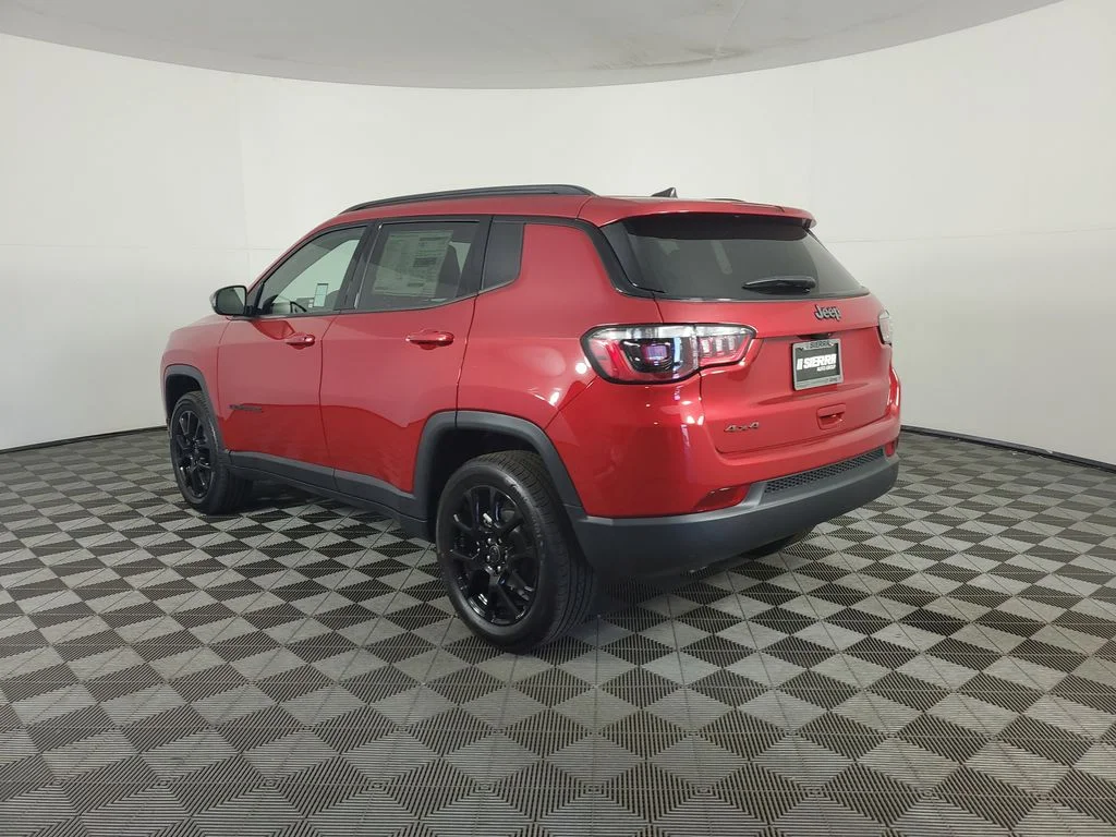 New 2026 Red Hot Pearl-Coat Exterior Paint Jeep Latitude image 6