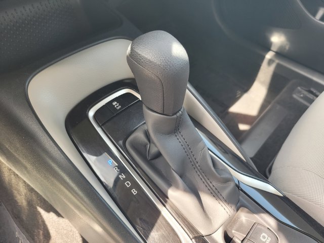 Used 2022 White Toyota LE image 20