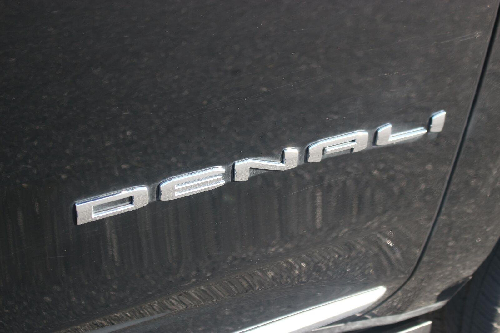 Used 2026 Onyx Black GMC Denali image 10