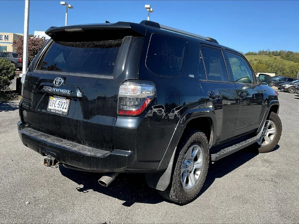 Used 2019 Midnight Black Metallic Toyota SR5 image 4
