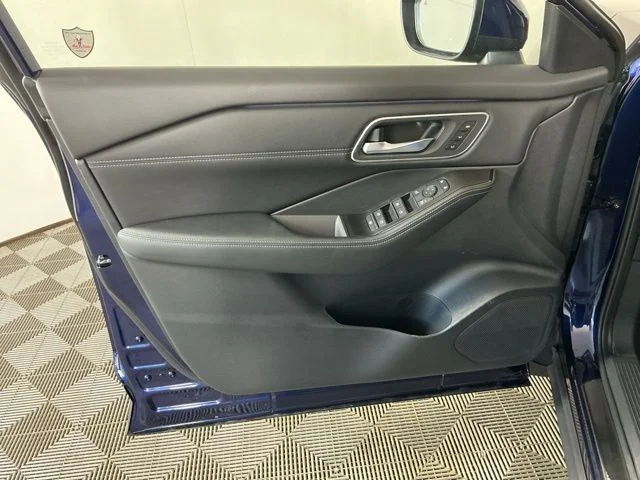 New 2026 Blue Nissan Platinum image 9