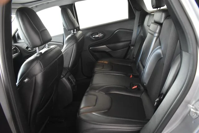 Used 2019 Silver Jeep Latitude Plus image 20