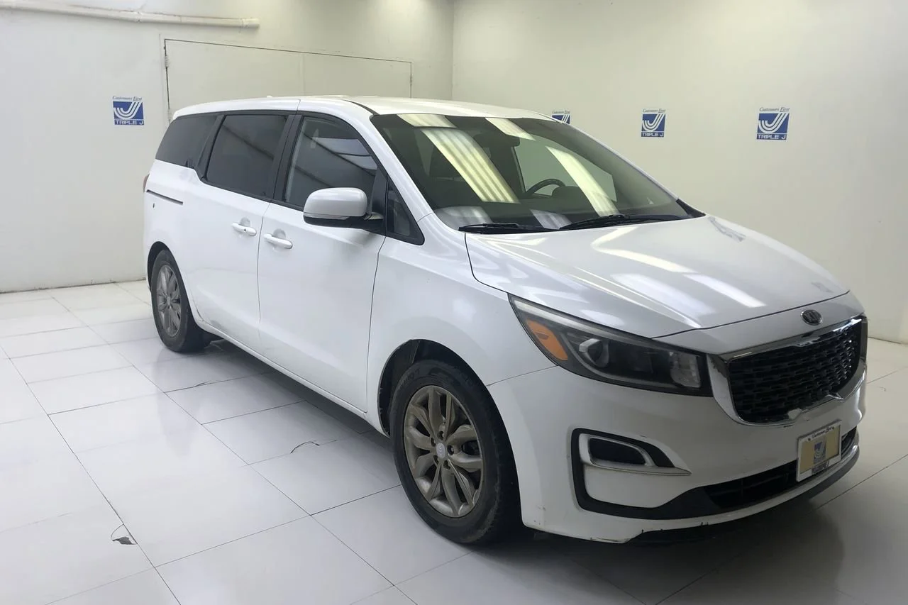2019 Kia Sedona LX's photo