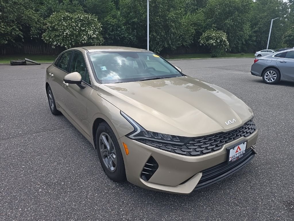 Used 2022 Beige Kia LXS image 3