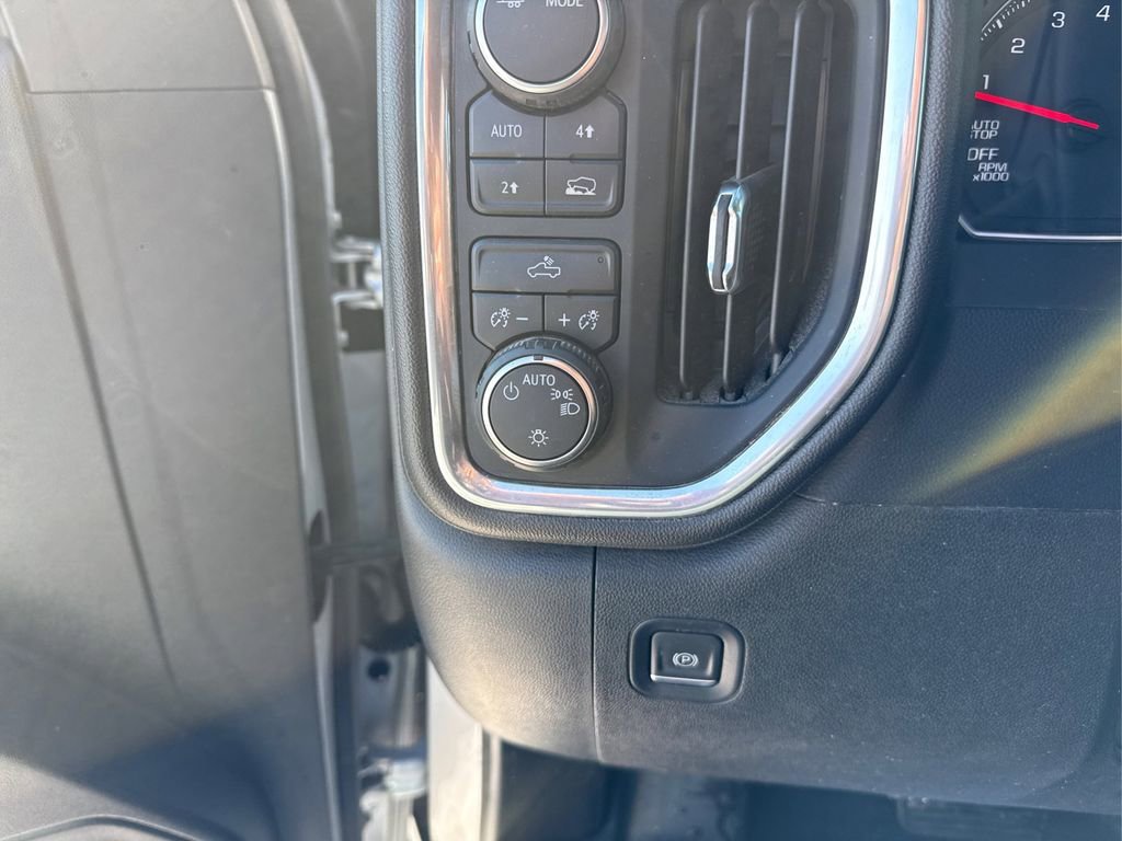 Used 2022 Silver Ice Metallic Chevrolet LT image 15