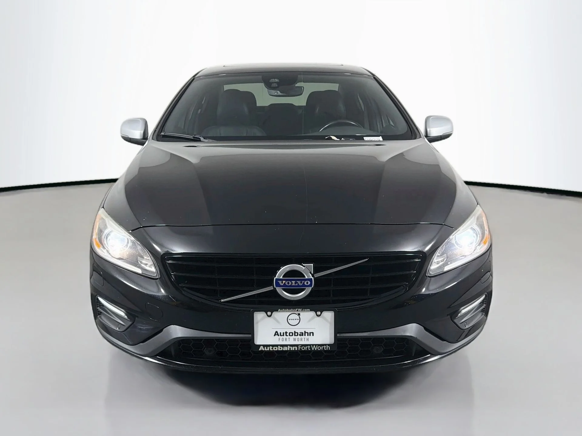 Used 2016 Black Volvo T6 Drive-E R-Design image 2