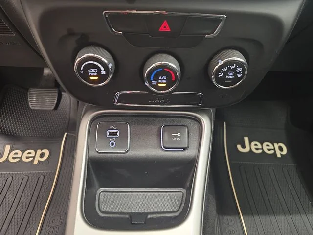 Used 2018 White Clearcoat Jeep Latitude image 23