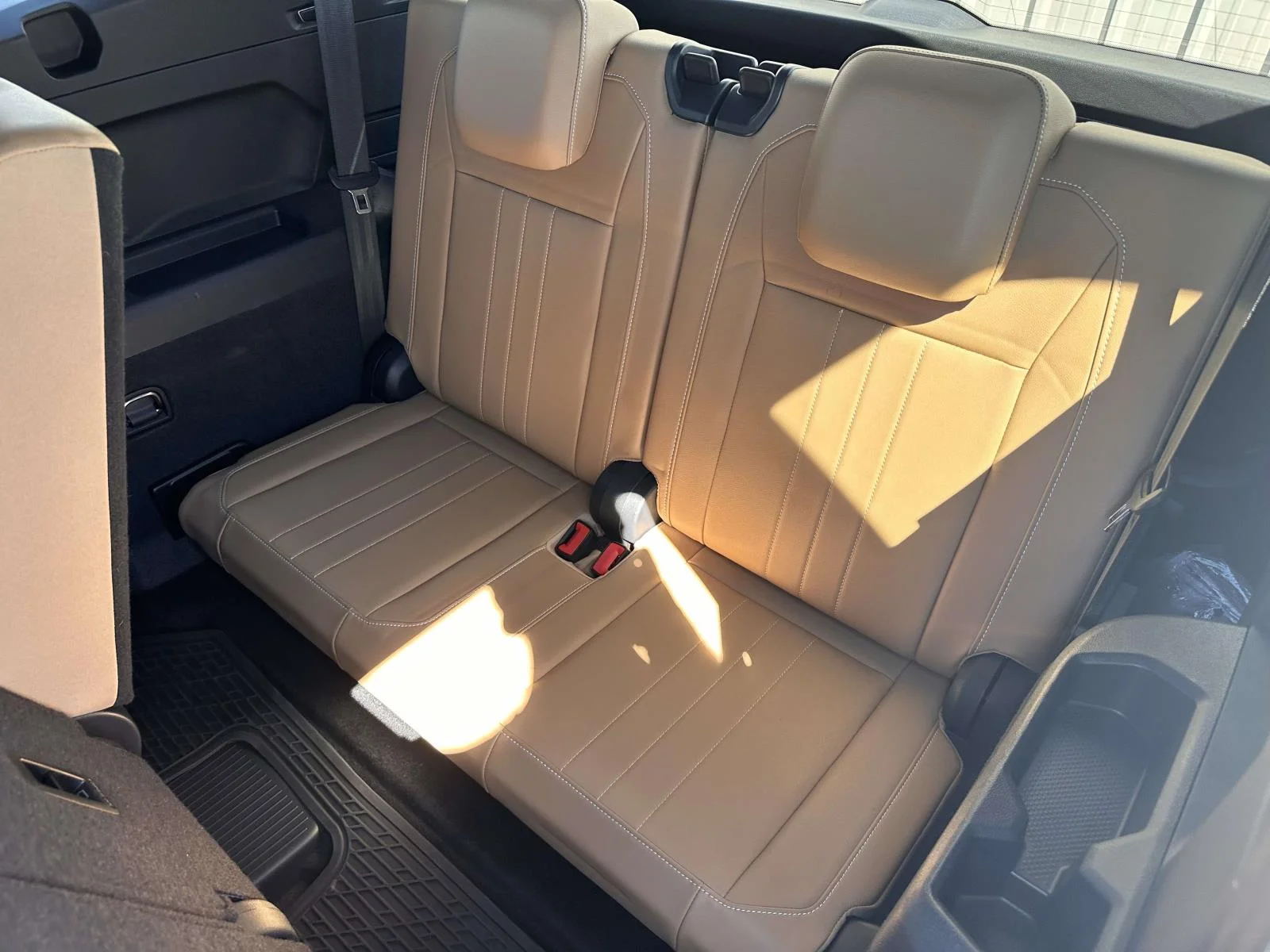 Used 2023 White Volkswagen SE image 11