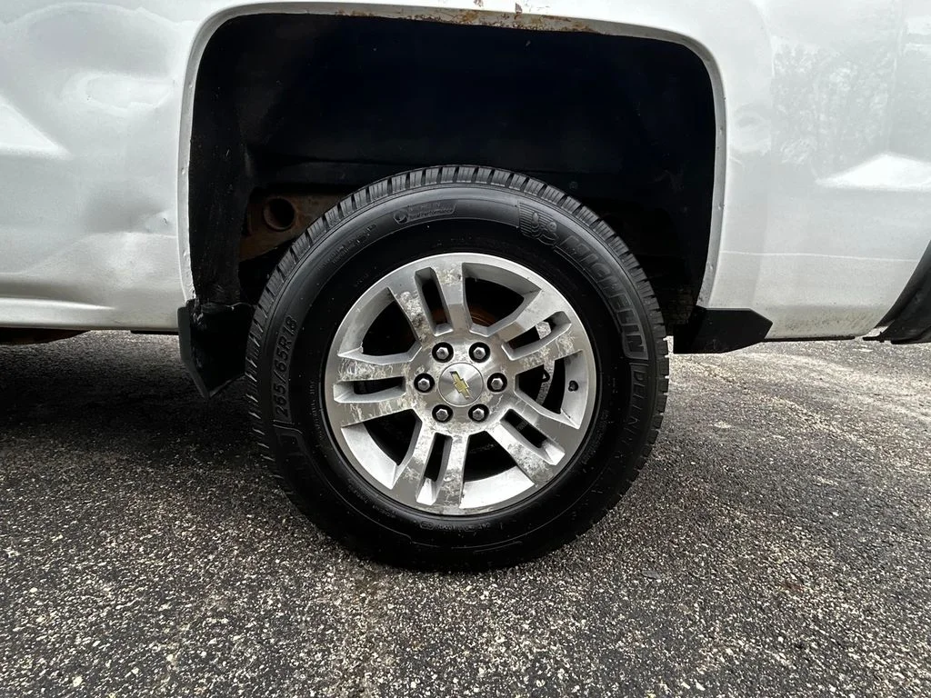 Used 2018 White Chevrolet LT image 11