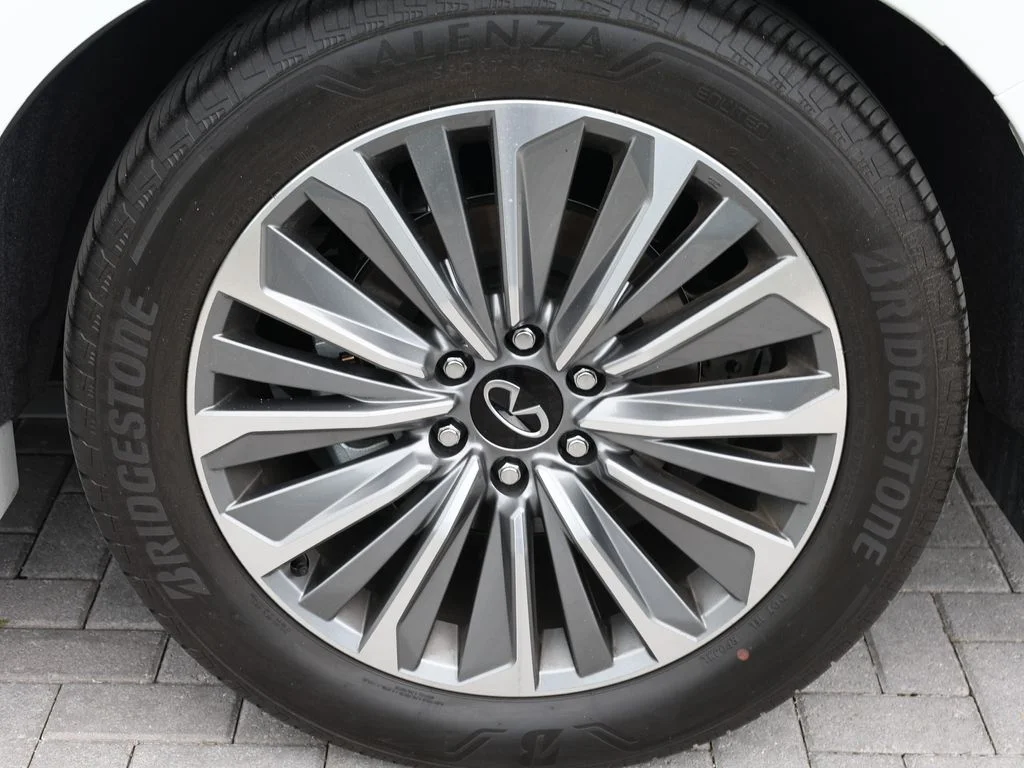 Certified Used 2026 White INFINITI LUXE image 45