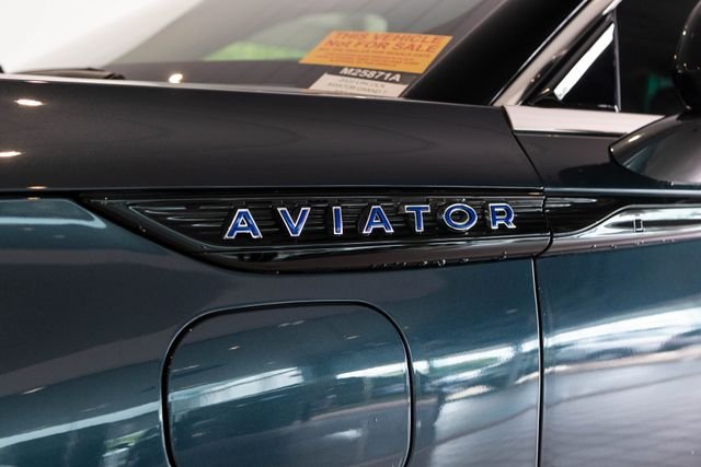 Used 2022 Blue Lincoln Grand Touring image 12