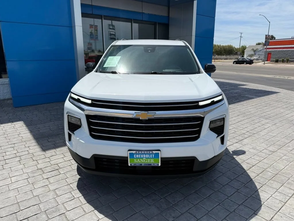 Used 2025 Summit White Chevrolet LT image 3