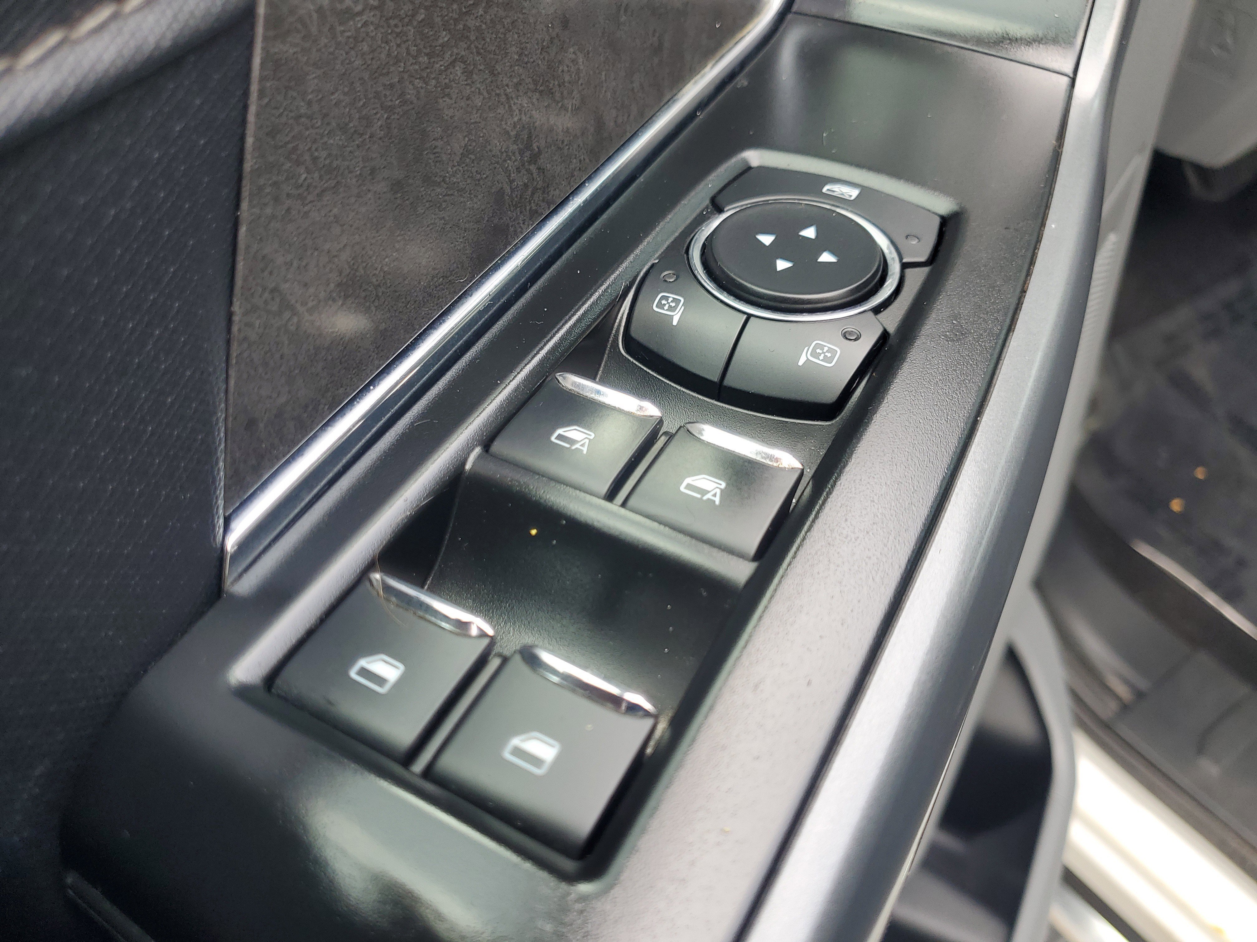 Used 2024 Oxford White Ford XLT image 17