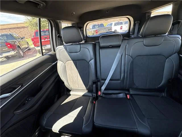 New 2027 Sting-Gray Clearcoat Jeep LAREDO 4X4 image 25