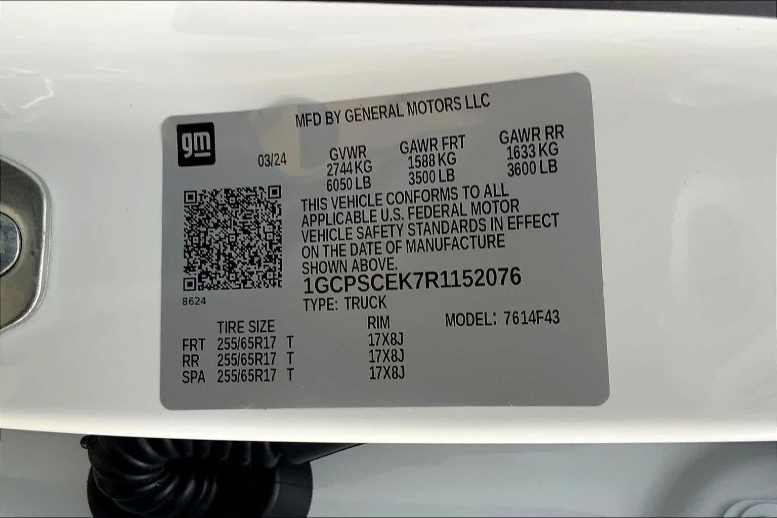 Used 2024 Summit White Chevrolet 2WD LT image 21