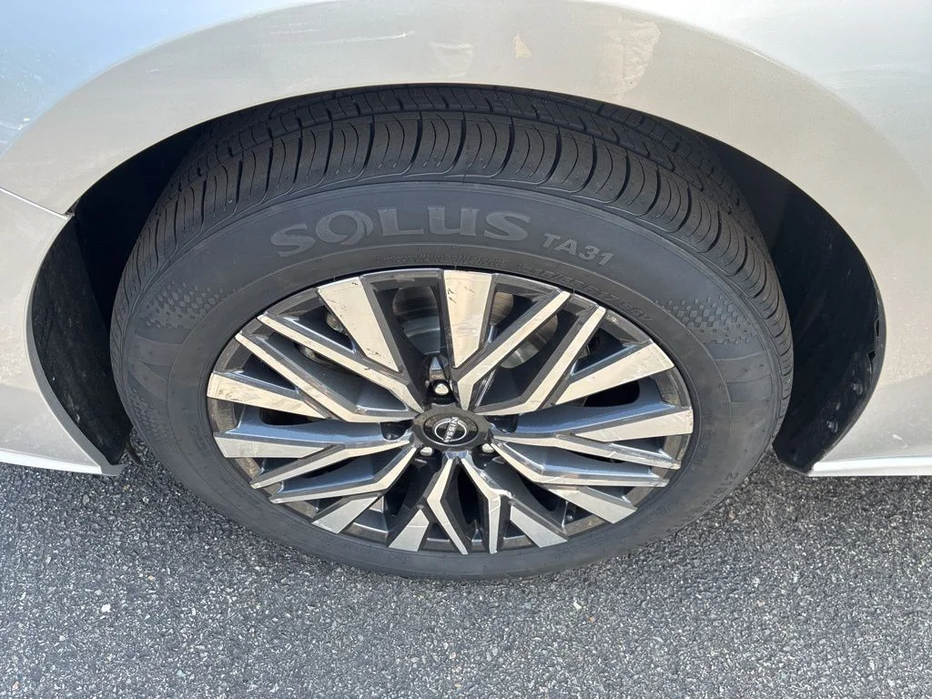 Certified Used 2024 Silver Nissan 2.5 SV image 12