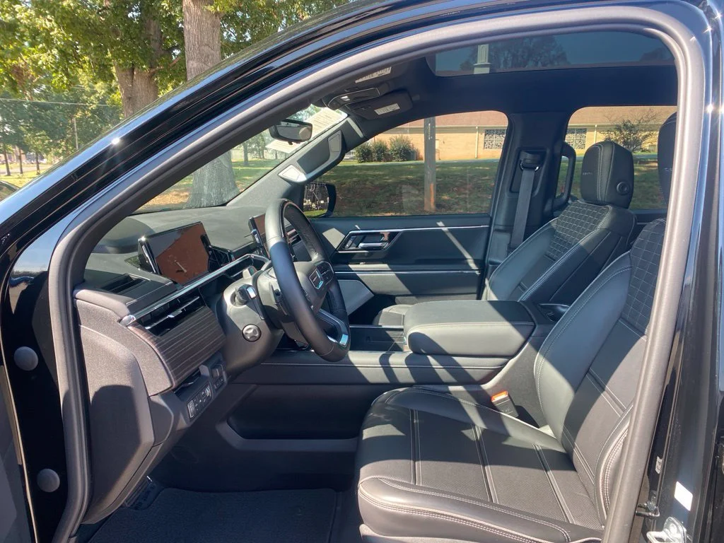 Used 2025 Onyx Black GMC Max Range Denali image 9