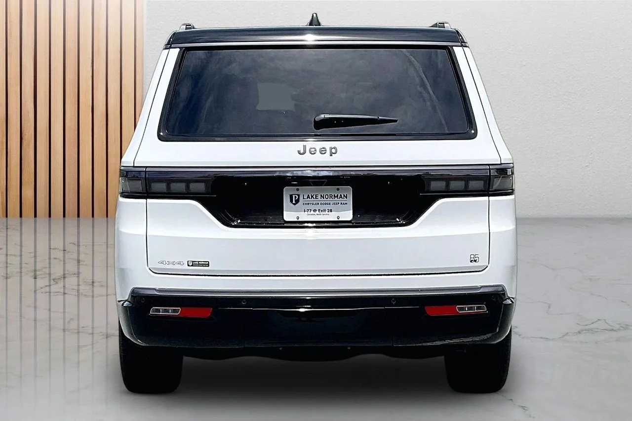 New 2026 Bright White Clear-Coat Exterior Paint Jeep  image 8
