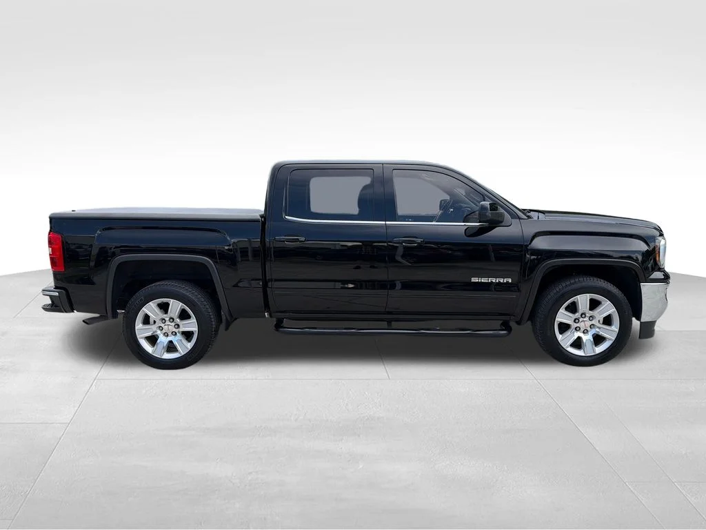 Used 2016 Black GMC SLE image 9